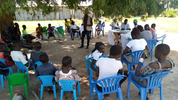 Briefing at the Children's Square ©Save the Children