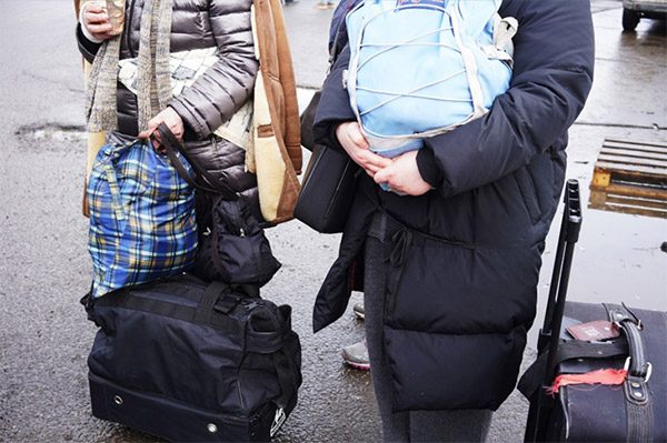 isplaced Ukrainians arriving in Siret, Romani (Credit: Alfredo D╲'amato/DEC)