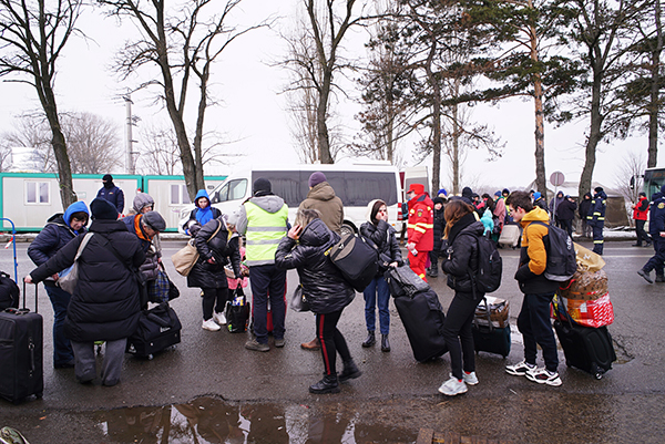 Displaced people arriving in the northern Romanian town of Siret（Credit: Alfredo D╲'amato/ DEC）