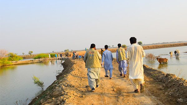水の引けない被災地（バロチスタン州）©KnK